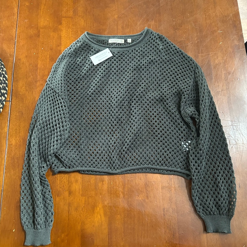 New Uncharted Threads
Lightweight Open Knit Cropped Pullover Sweater green large